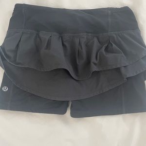 LIKE NEW LULULEMON TENNIS SKORT